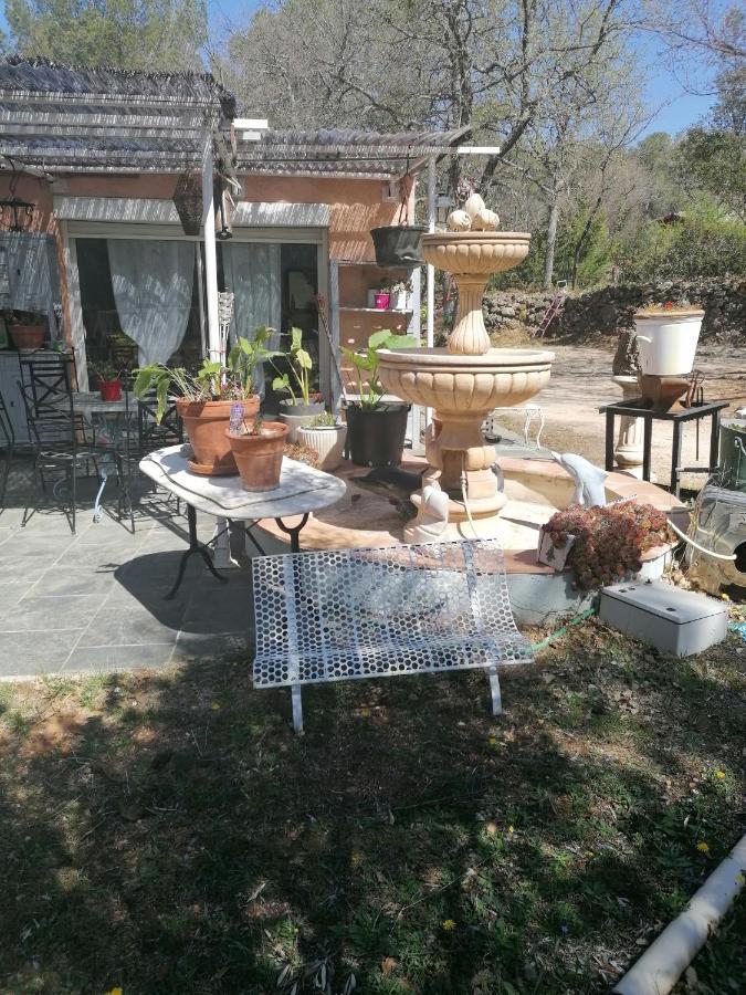 Maison campagnarde Aups Esterno foto